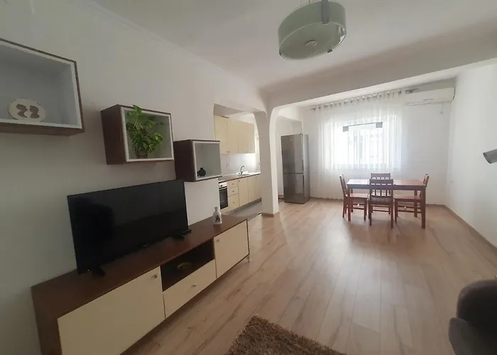 Apartment In The Heart Of Tirana , Bllok