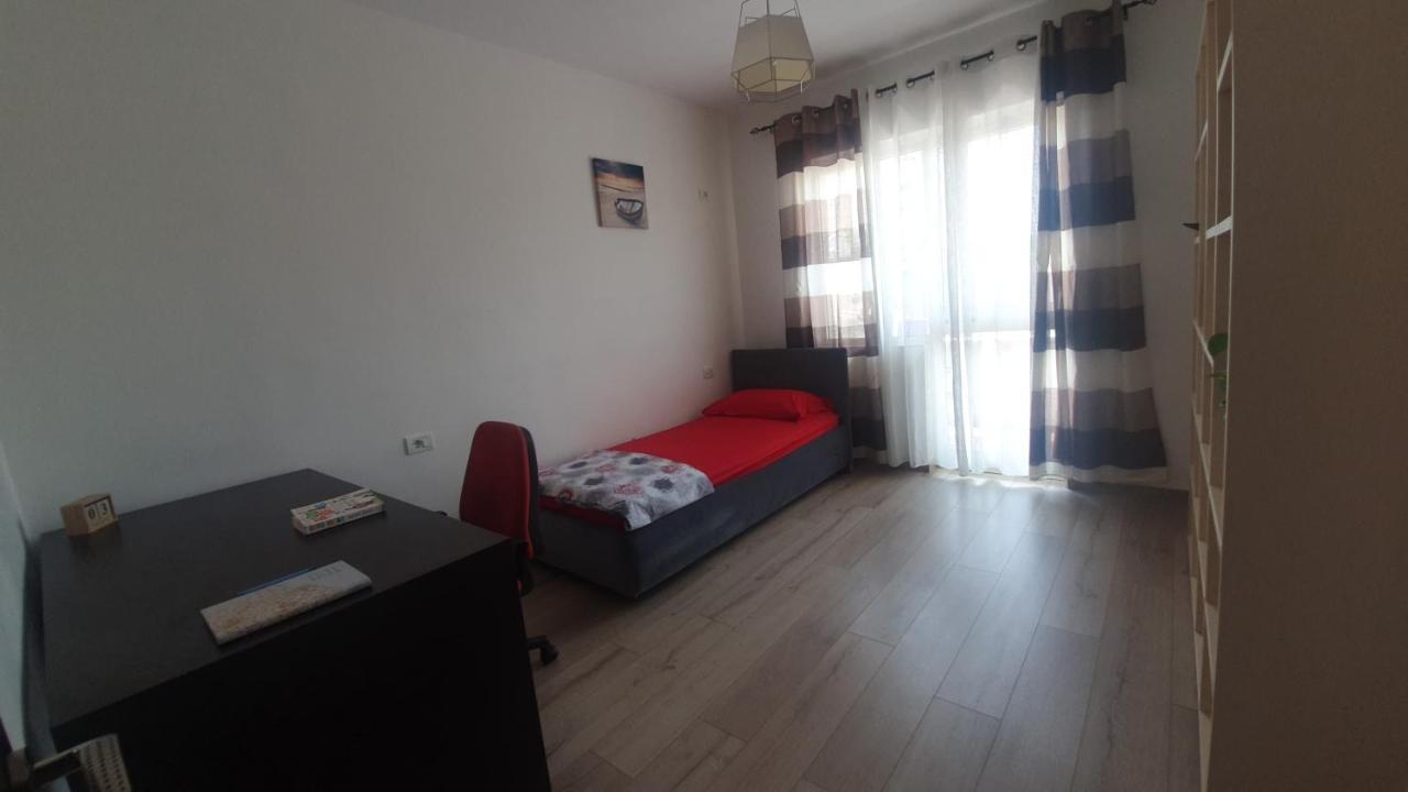 Apartment In The Heart Of , Bllok *
